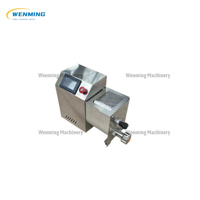 Macaroni Extruding Machine