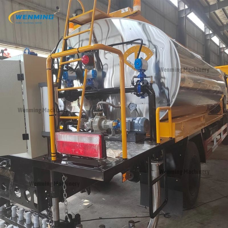 asphalt distributor truck
